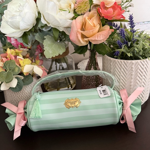 Bath & Body Works Handbags - 🆕🍡 BATH & BODY WORKS LIMITED EDITION “SWEETEST SONG” CANDY STRIPED COSMETIC BAG
